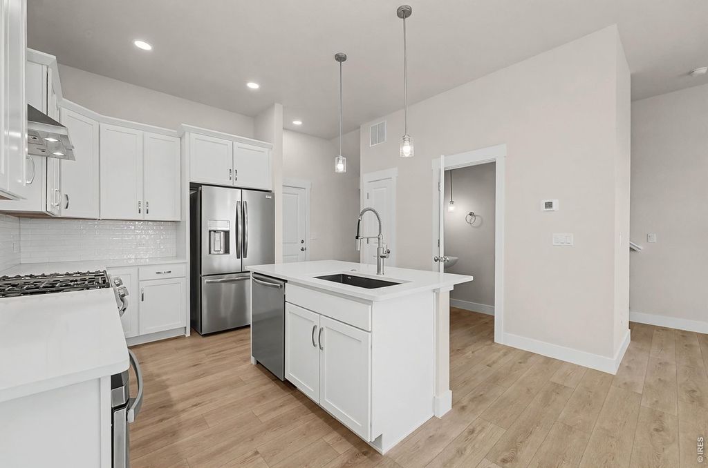 4216 Trapper Lake Dr