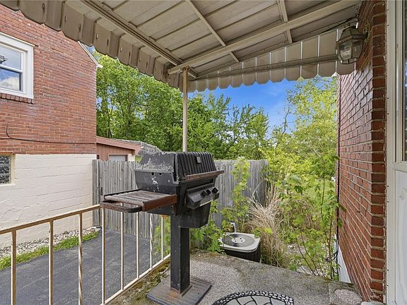 4th image of 111 Arlene Ave