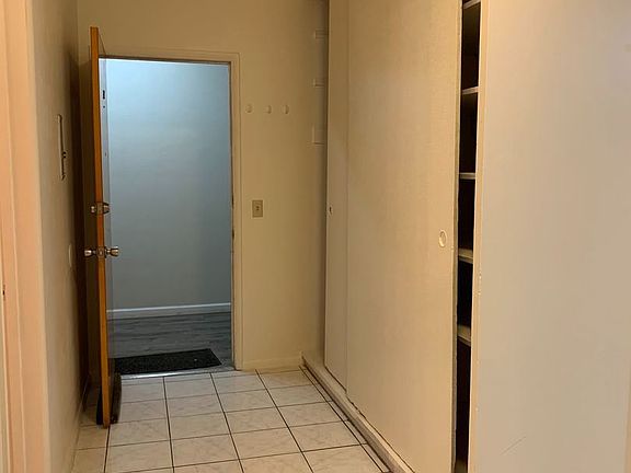 5th image of 185 Athol Ave Unit 7