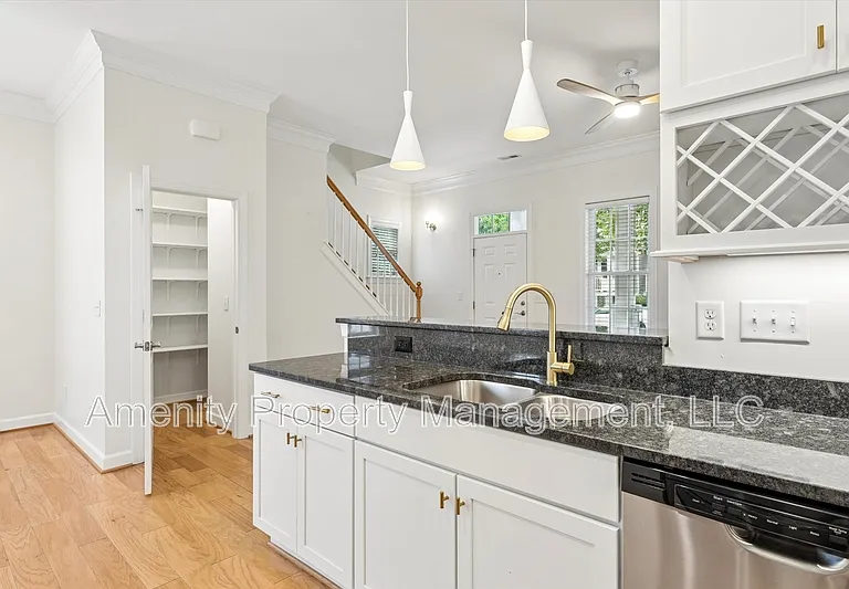 5434 Center St #1 — Photo 9