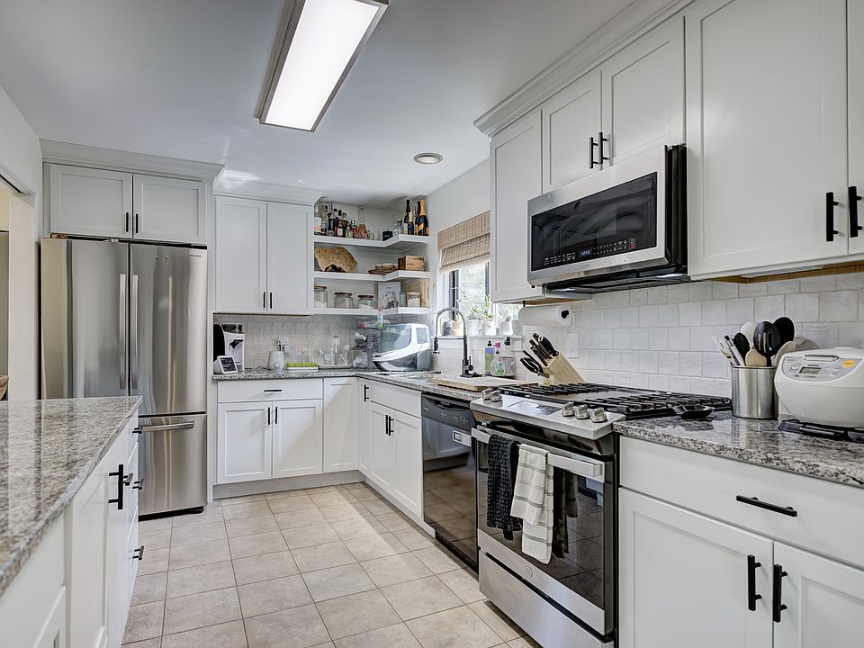 29584 Howard Ave, photo 12