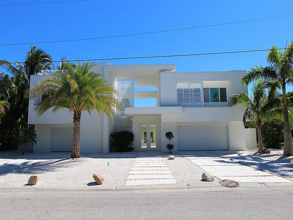 4 bed, 4.5 bath, 3900 sqft, $24,000 — Photo 1