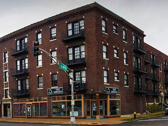 3rd image of 3954 S Grand Blvd #1