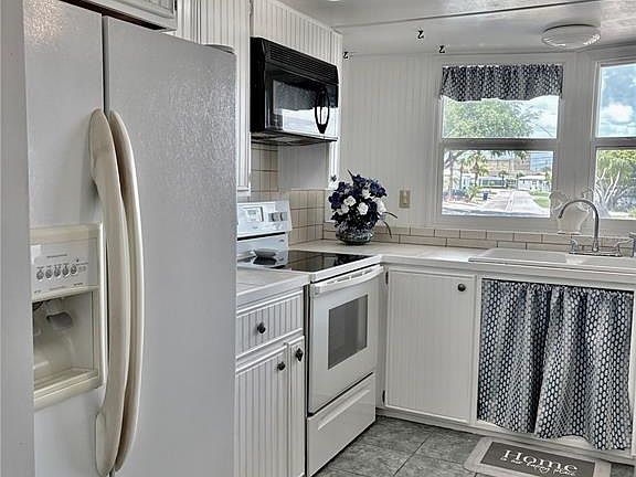 5th image of 603 S Green Cir
