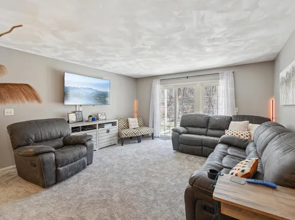 326 Riverview DRIVE #1, Delafield, WI 53018