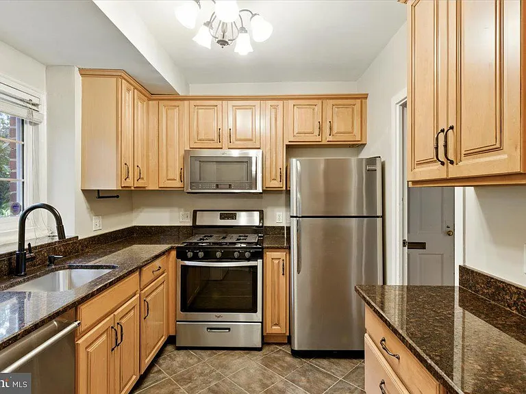 1006 Valley Dr — Photo 5