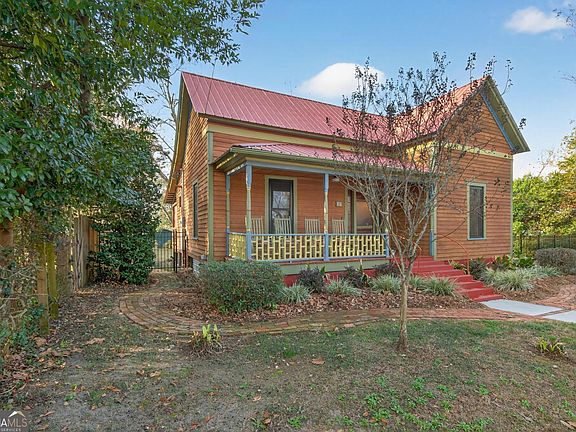 5th image of 33 Main St