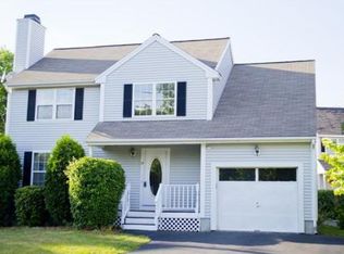 12 Meadowood Rd, North Andover, MA 01845