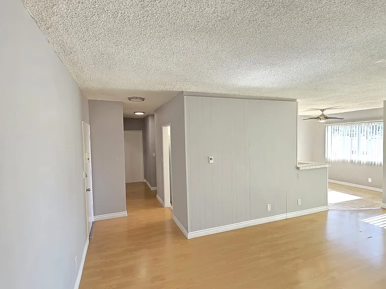 13955 Oxnard St — Photo 23