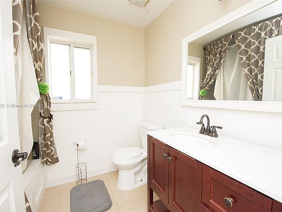 5th image of 3520 NE 11th Dr