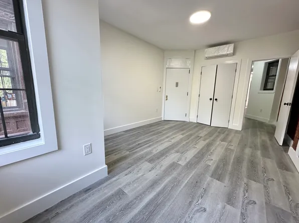 716 Sackett Street image 2 of 12