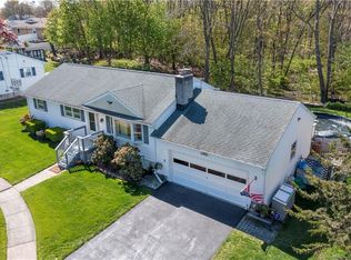 55 Den Rd, Stratford, CT 06614