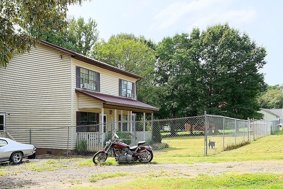 1st image of 186 Seven Oaks Ln