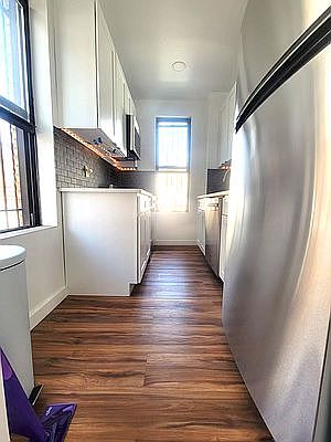 5th image of 201 E 35th St APT 10F