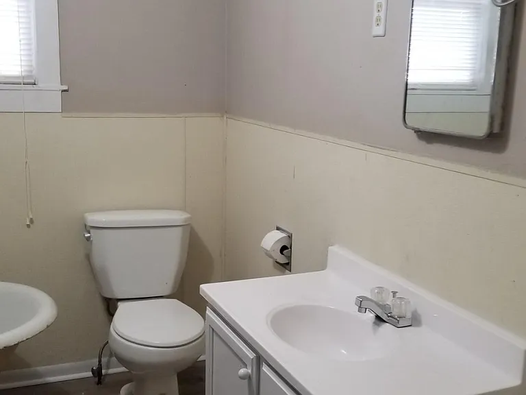 Bath in Bedroom Wing