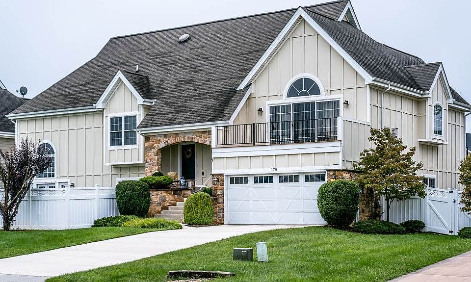 1st image of 176 Macallister Way