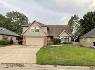 3130 SW Gisbourne Ln, Topeka, KS 66614