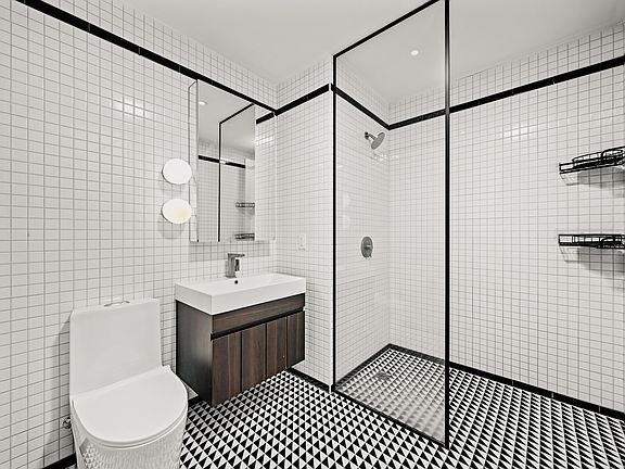 3rd image of 40 Bruckner Blvd #708
