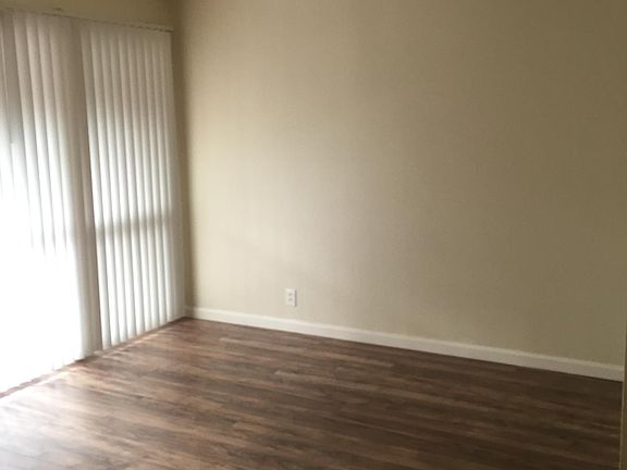 4th image of 616 Morse Ave APT 23