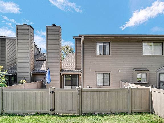 5th image of 8029 Wildwood Ln