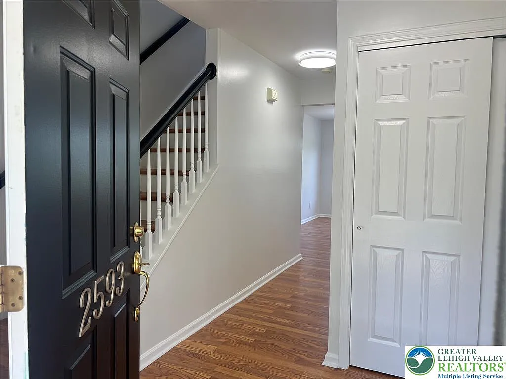 4 bed, 4.0 bath, 2650 sqft, $3,750 — Photo 3