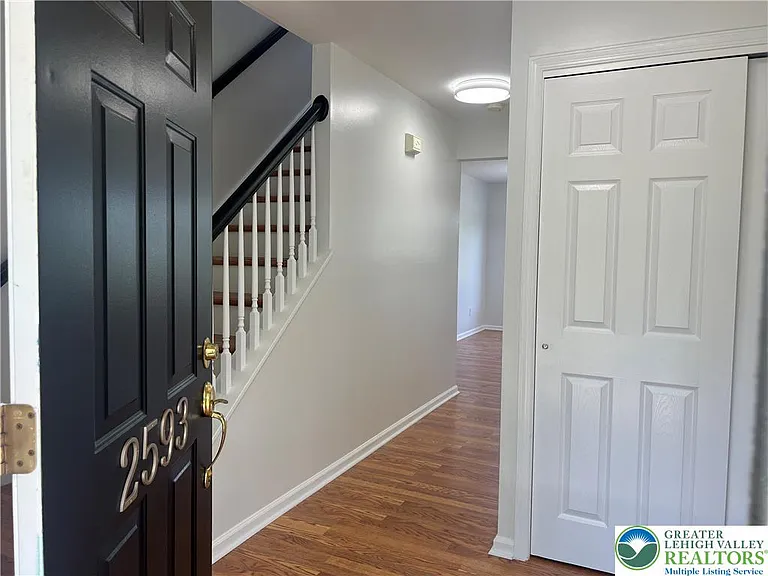 2593 Halleck Dr — Photo 3