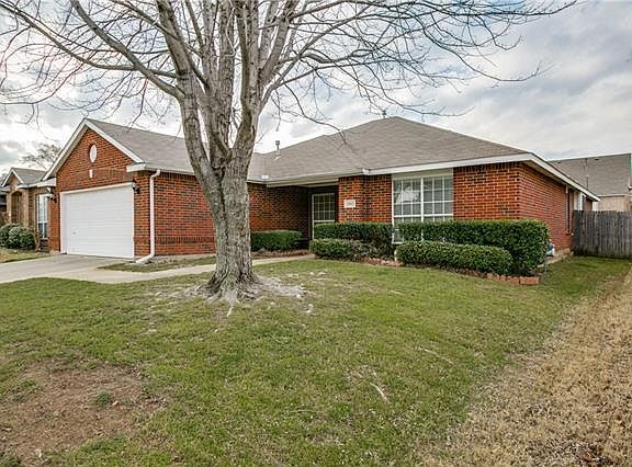 2nd image of 3912 Larkspur Dr