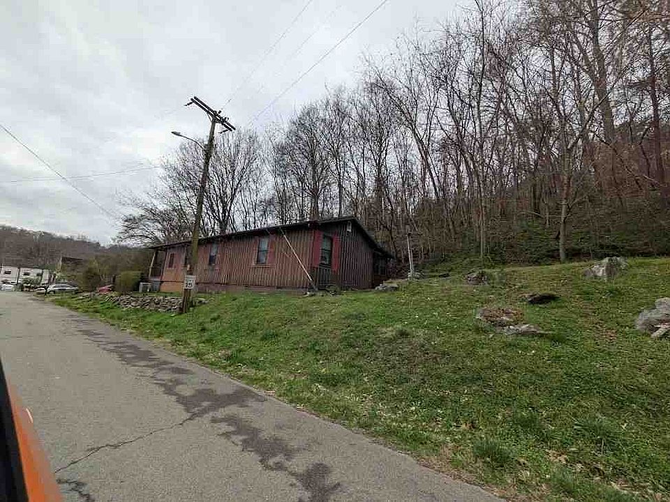 2nd image of 105 Spring St