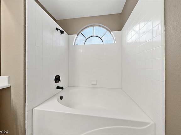 4th image of 1619 Silver Falls Ave