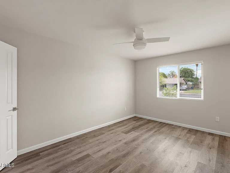 224 E Oxford Dr — Photo 23