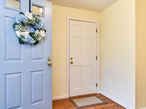 3rd image of 17 Hawthorne Vlg APT A