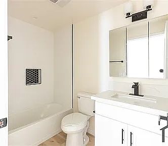 5th image of 12806 Matteson Ave APT 2