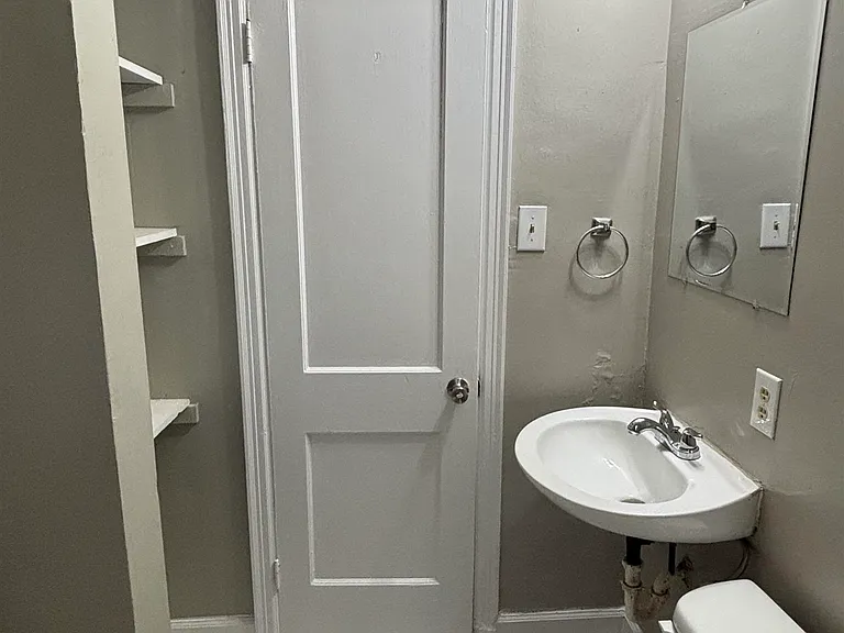 899 Chatwood St — Photo 3