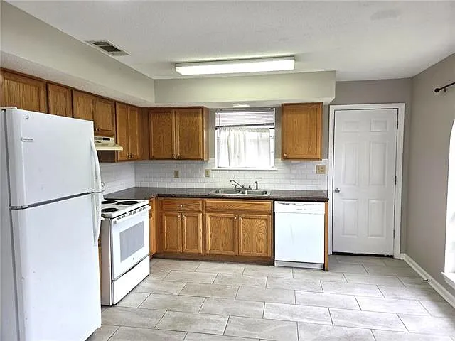 3709 Bunkerhill Dr — Photo 7