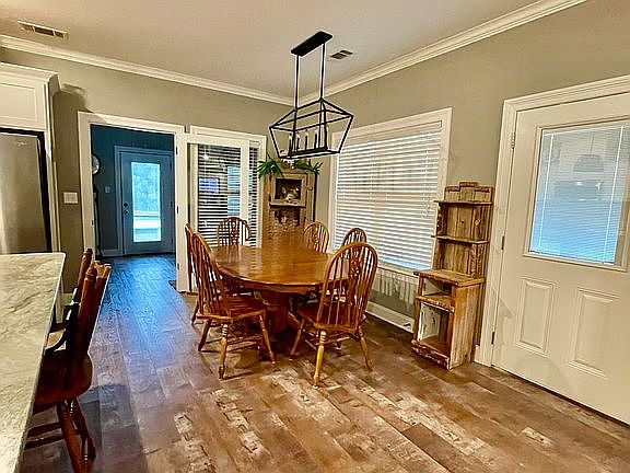 4th image of 103 Oak Meadows Cv