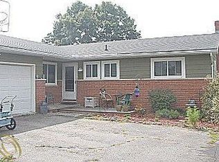 8140 Twilight Dr, Brighton, MI 48116