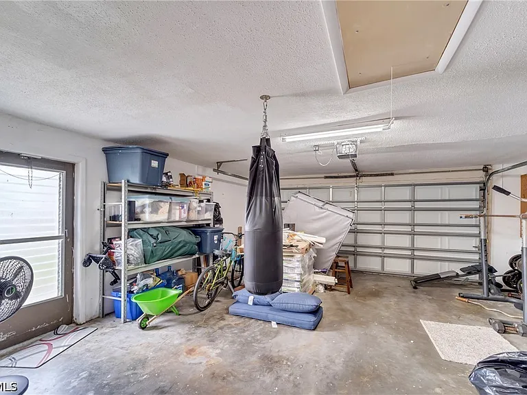 3271 Brooklyn Ave — Photo 33