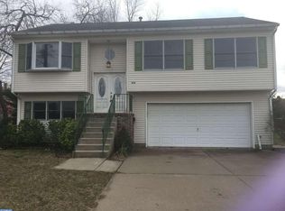 828 E Broad St, Burlington, NJ 08016