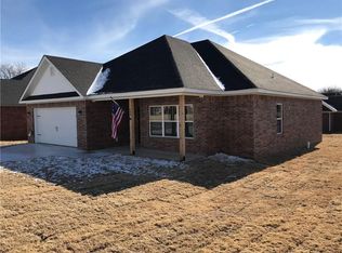 600 Maci Ct, Siloam Springs, AR 72761