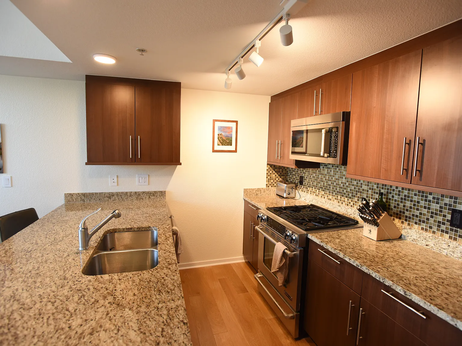 1 bed, 758 sqft, $2,395 — Photo 4