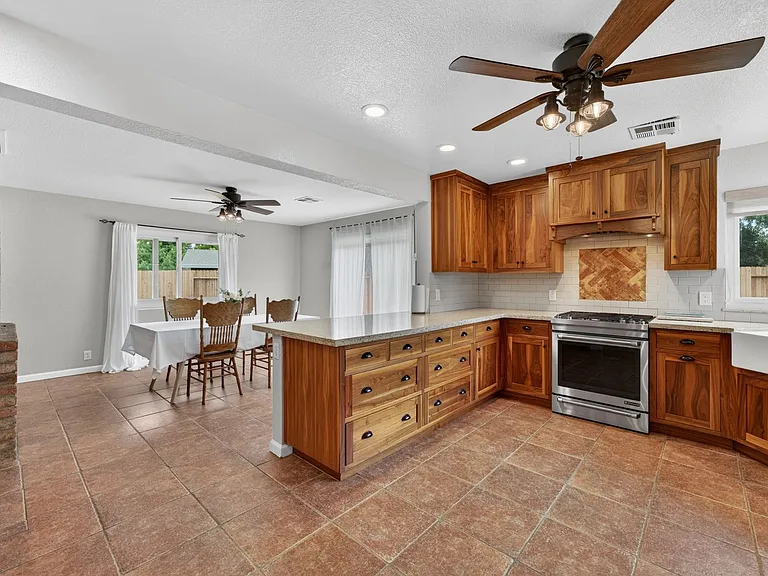 420 Colusa Pl — Photo 9