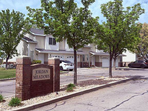 2nd image of 1443 W Vironcia Way S