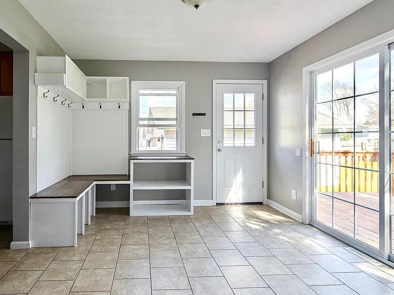6960 Townsend Ave — Photo 8