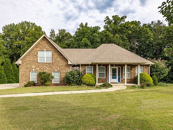 2nd image of 1364 Eastland Dr