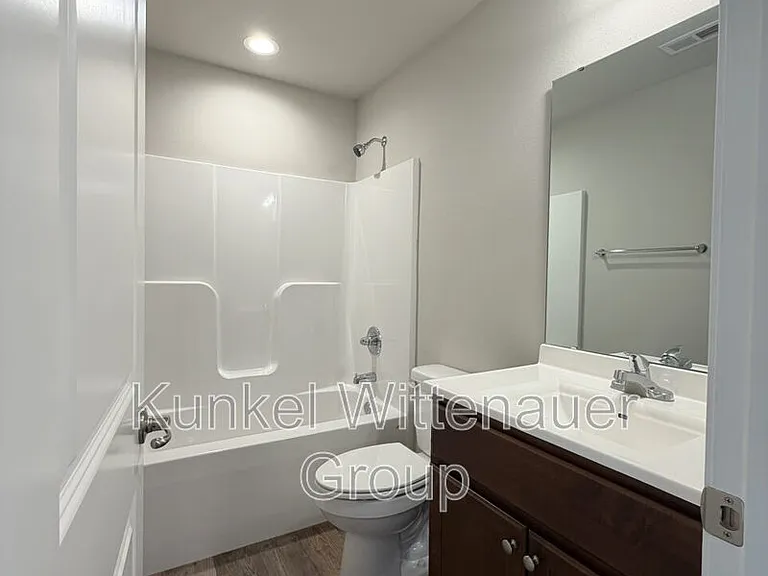 8401D Allied Way — Photo 21