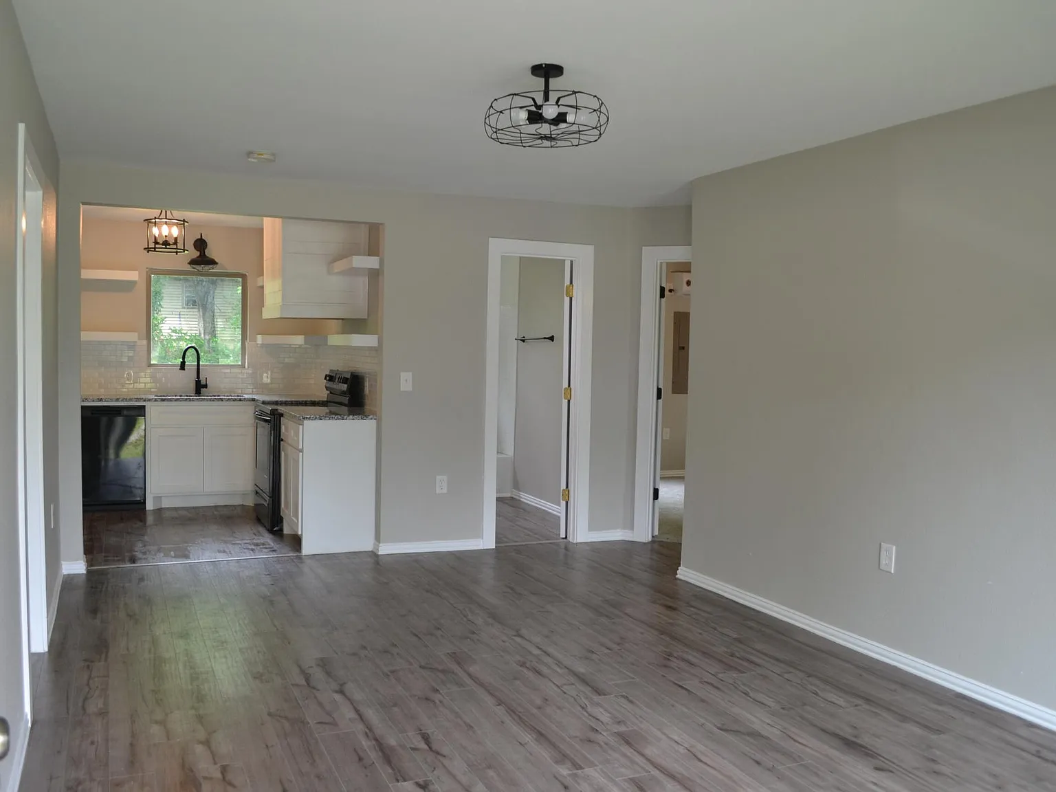 3 bed, 1260 sqft, $1,300 — Photo 4