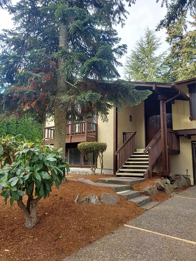 4 bed, 2770 sqft, $5,200 — Photo 2