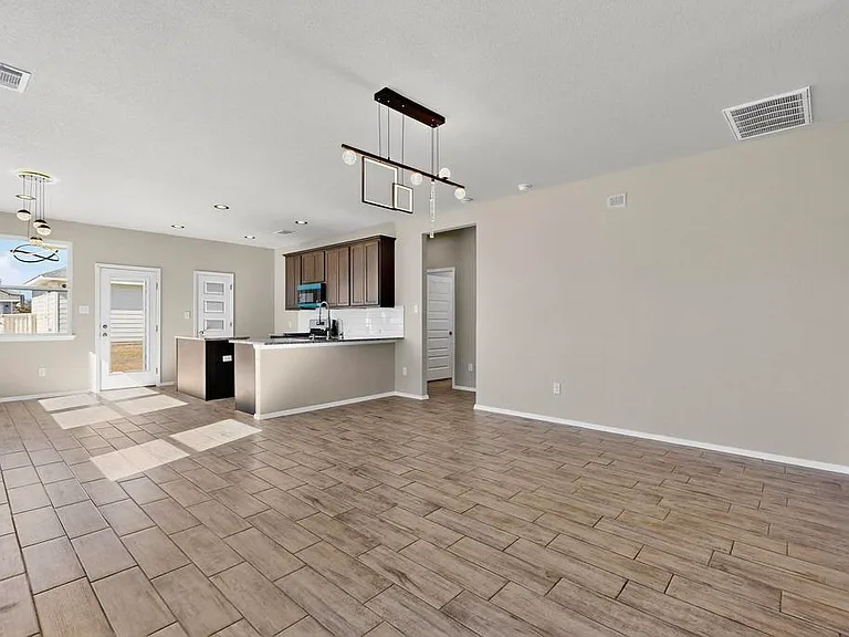 189 Fabion St — Photo 9