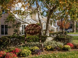 100-22 Chateau Ln, Hawthorne, NY 10532