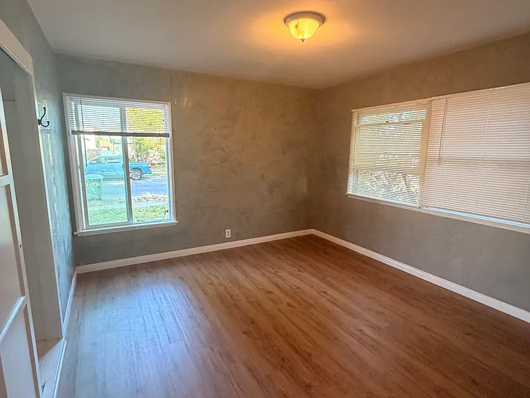 7457 Cozycroft Ave — Photo 15